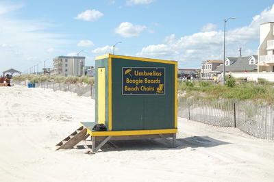 picture of the sea isle city nj beach umbrella rental stand on the beach